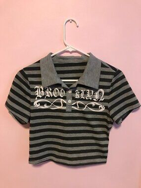 ROMWE (SHEIN) PUNK Striped & Letter Graphic Polo Neck Crop Tee
